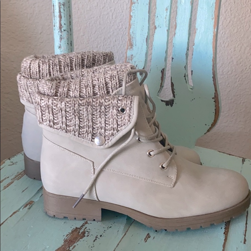 Sage combat boots new without box